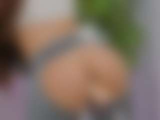 Live cam show with LuckyyStrike - Latina Petite on Camversity