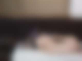 Live cam show with LilaWray - Living Room on livesuperchat.net