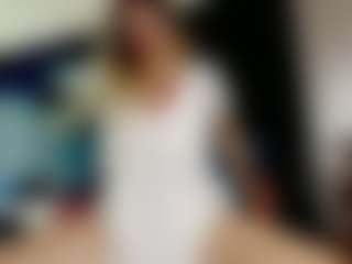 Live cam show with firebirdMIA - Average on CamwithHer