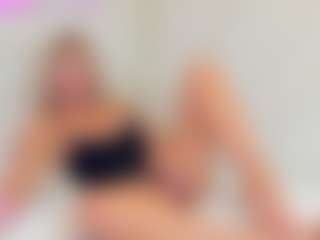 Live cam show with -Elisa- - Blowjob on Fit Hotties