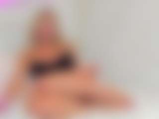 Live cam show with -Elisa- - Curvy on Stripli.com