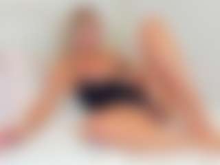 Live cam show with -Elisa- - Small Ass on Hubzter Live