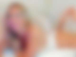 Live cam show with -Elisa- - Athletic MILF on 1on1-livenow