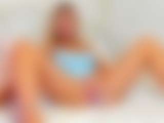 Live cam show with -Elisa- - Public Curvy on Free Soda