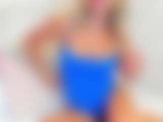 Live cam show with EllisaCherry - Grey Eyes on livesuperchat.net