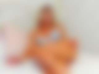 Live cam show with EllisaCherry - Living Room on Camsoda