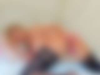 Live cam show with EllisaCherry - Squirt on friskycurves.com