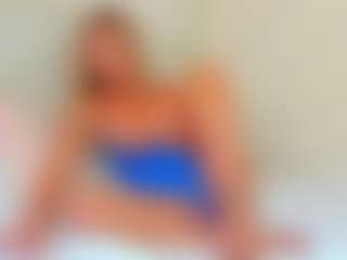 Live cam show with EllisaCherry - Athletic Public on Camsoda