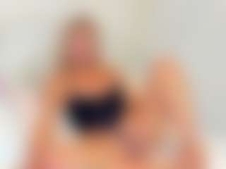 EllisaCherry MILF webcam performer live streaming
