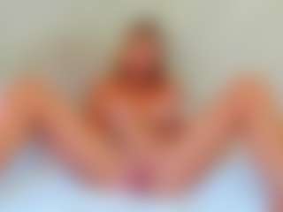 Live cam show with EllisaCherry - Public Mature on Camiplay Live
