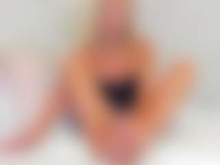 Live cam show with EllisaCherry - Facial Piercings on Camiplay Live