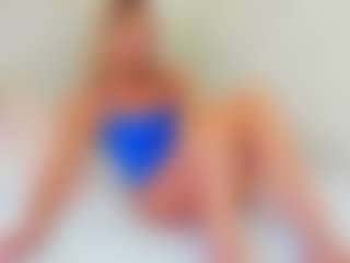 Live cam show with EllisaCherry - Public Mature on Camsoda