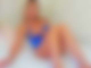 Live cam show with EllisaCherry - Public Mature on Camsoda