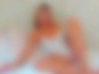 Live cam show with EllisaCherry - Small Ass on StripNow