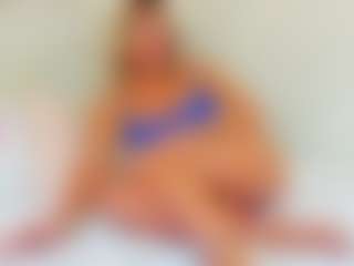 EllisaCherry MILF webcam performer live streaming