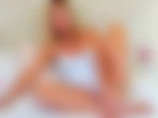 EllisaCherry MILF webcam performer live streaming