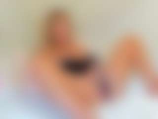 Live cam show with EllisaCherry - Living Room on Lustler