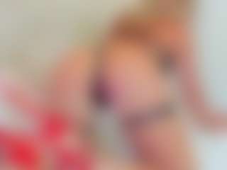 Live cam show with EllisaCherry - Curvy Middle Aged on Camsoda