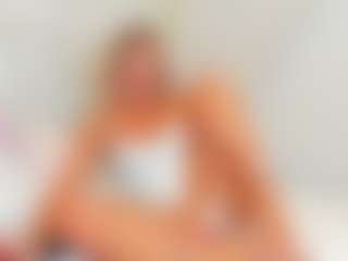 EllisaCherry MILF webcam performer live streaming