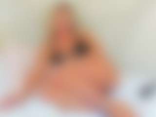 EllisaCherry MILF webcam performer live streaming
