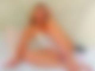 Live cam show with EllisaCherry - Natural on Camsoda