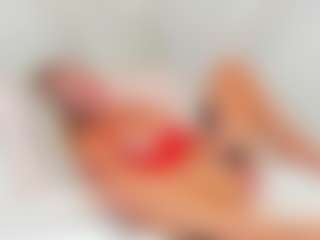 EllisaCherry MILF webcam performer live streaming