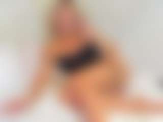 EllisaCherry's Live Sex Cam Show