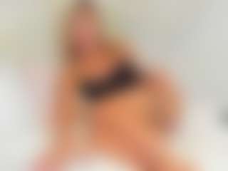 Live cam show with EllisaCherry - Lovense on chickslive.net