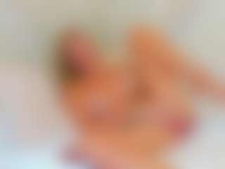 EllisaCherry MILF webcam performer live streaming
