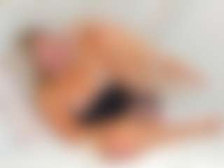 Live cam show with EllisaCherry - Athletic on x69.live