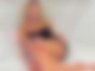 EllisaCherry MILF webcam performer live streaming