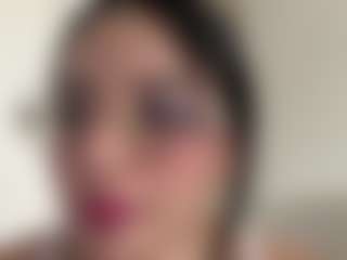 Live cam show with Kira Lopez - Petite on PervPlay.com