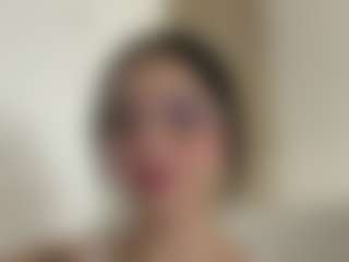 Live cam show with Kira Lopez - Petite on TastyBlacksLive