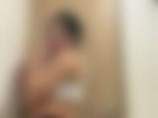 Live cam show with Kira Lopez - Outside on boobsie.com