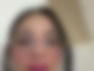 Live cam show with Kira Lopez - Teen (18+) on camtv