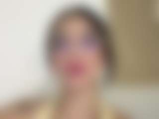 Live cam show with Kira Lopez - Blowjob on Milfs Live