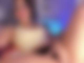 Live cam show with Kira Lopez - Amateur on Cam Slut