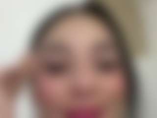 Live cam show with Kira Lopez - Public on Camsoda