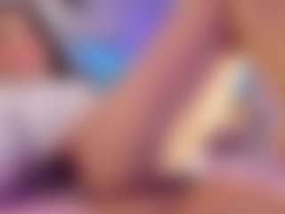 Live cam show with Kira Lopez - Squirt on Camsoda