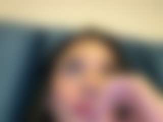 Live cam show with Kira Lopez - Landingstrip on SpunkLive