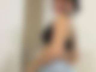 Live cam show with Kira Lopez - Pornstar Petite on crypto-cams