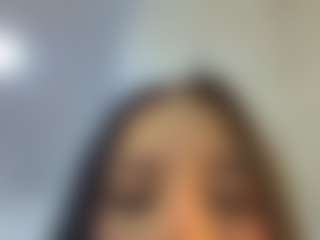 Live cam show with Kira Lopez - Spin on AdultVida.com