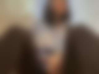 Live cam show with Kira Lopez - Squirt on luckytryst.com