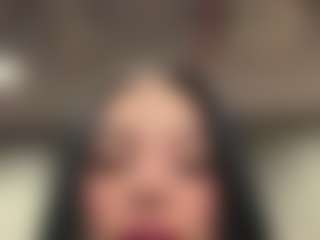 Live cam show with Kira Lopez - Petite Teen (18+) on Soda Cam