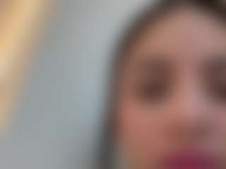 Live cam show with Kira Lopez - Petite on CSO-WL