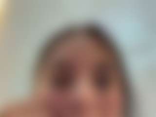 Live cam show with Kira Lopez - Orgasm on Livezox