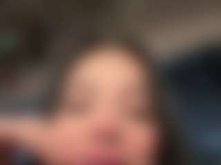 Live cam show with Kira Lopez - Athletic Brown Eyes on instabang