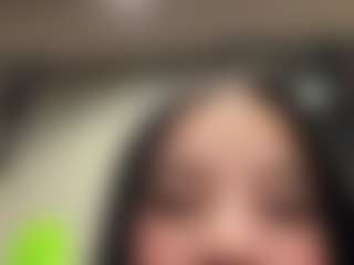 Live cam show with Kira Lopez - Petite Teen (18+) on Mixed Magazine Live