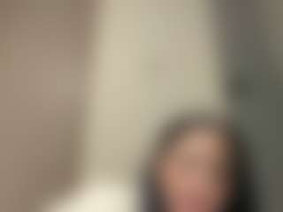 Live cam show with Kira Lopez - Squirt on Camiplay Live