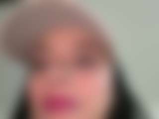 Live cam show with Kira Lopez - Brown Eyes Toys on eurowanks.com